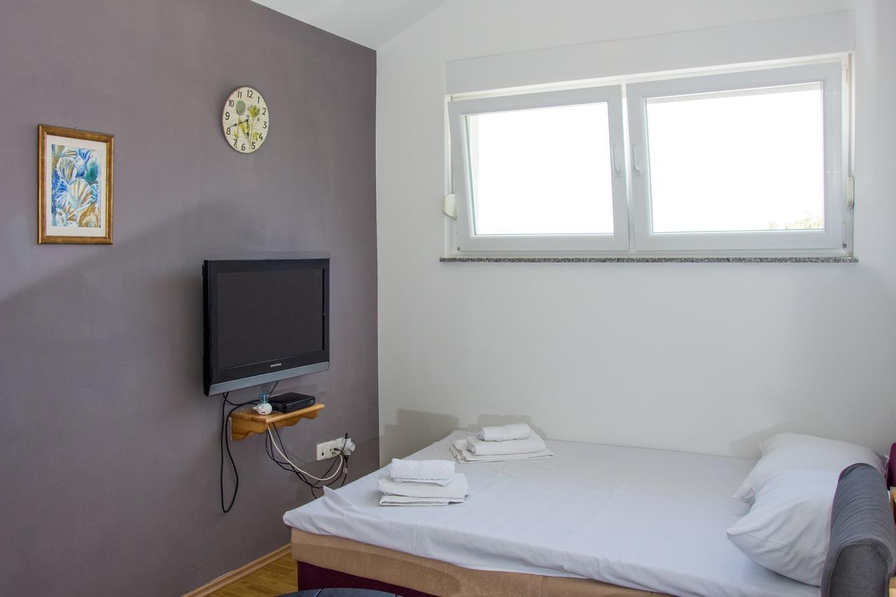 Apartments Sv. Jelena 2 Pag Town Exteriör bild